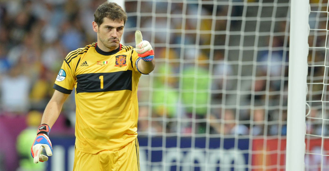 Iker Casillas apuñala a De Gea por la espalda