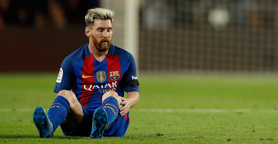 ¡Otro robo más! Messi debió ser expulsado en Sevilla