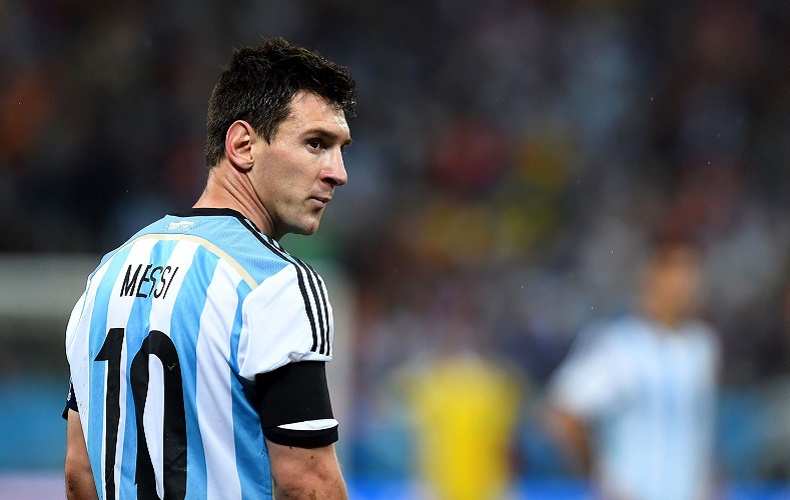 El seleccionador de Argentina se la juega a Leo Messi