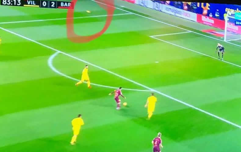 La feísima acción de Luis Suárez en el segundo gol del Barça ¡debió ser anulado!