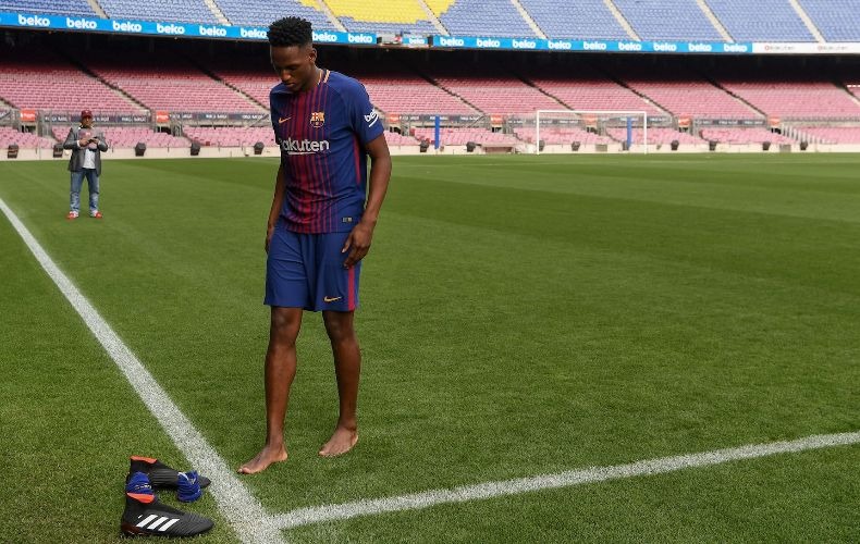 ¡Lío en el vestuario del Barça! Los primeros problemas de Yerri Mina con un compañero