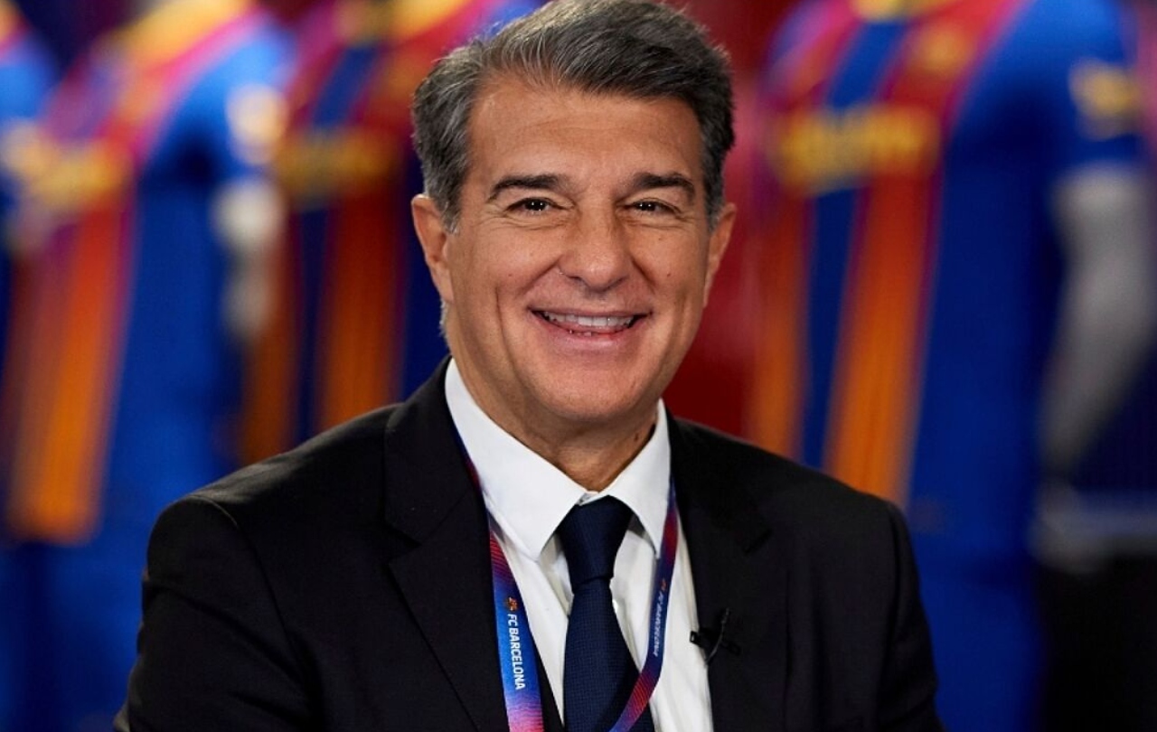 "Fuera" y "fuera": Laporta pasa la tijera y empieza con los despidos del Barça
