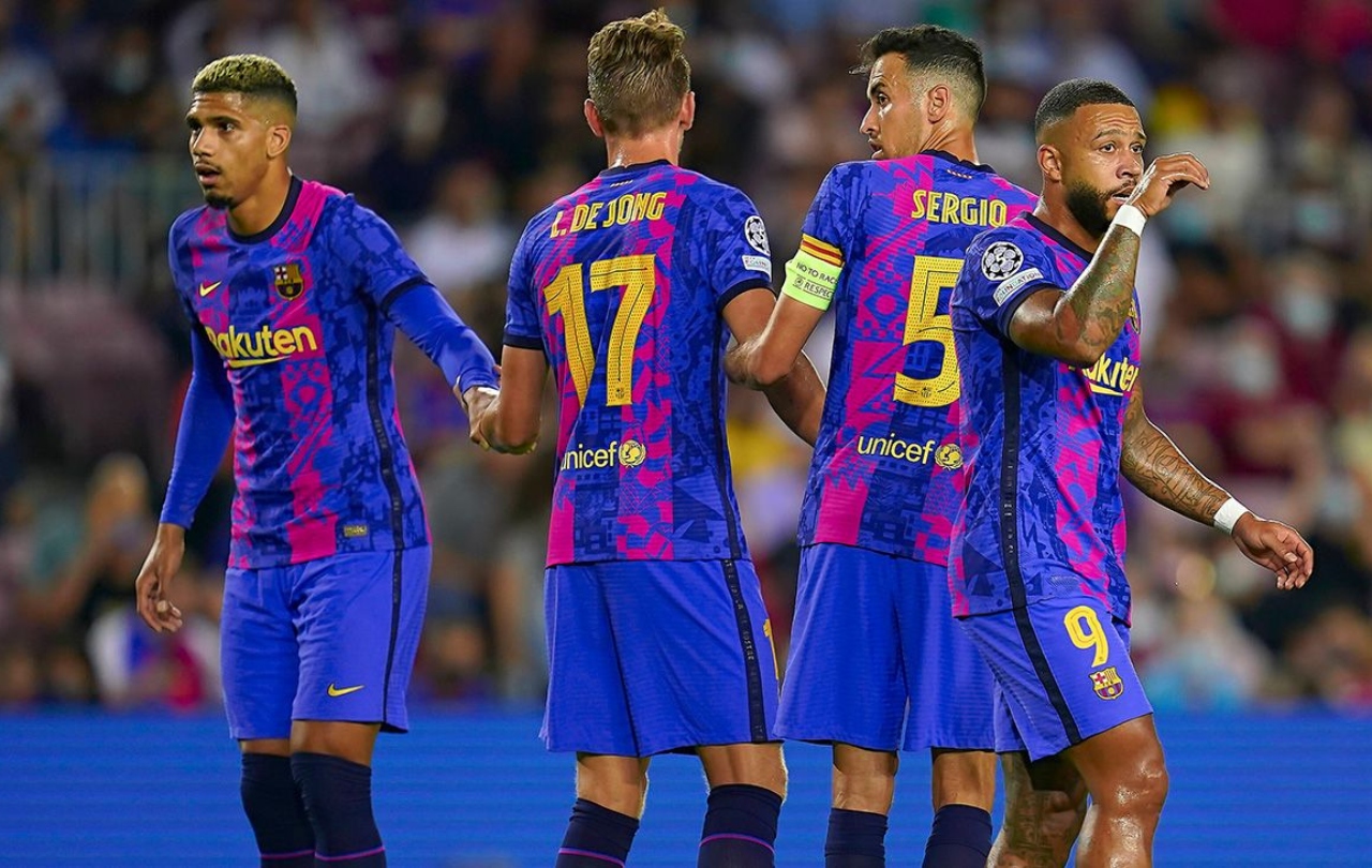 Más datos del polvorín de Barcelona: un jugador llegó llorando al vestuario