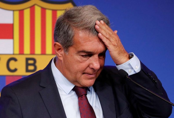 La lista negra del bochorno: el Barça debe dinero a 19 equipos (Laporta, tocado y hundido) 