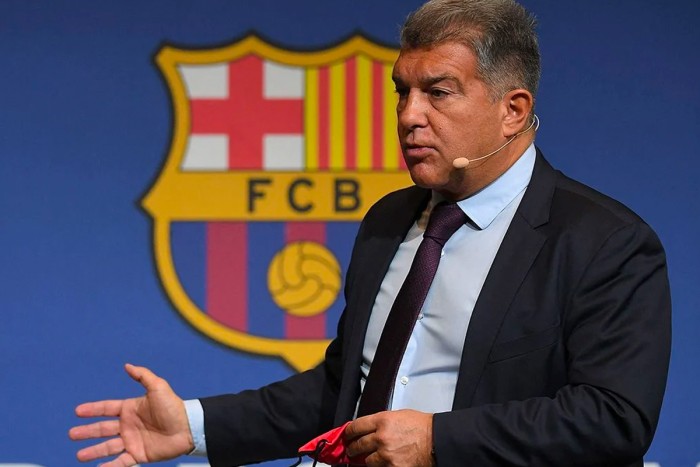 Ni se baja el sueldo ni ayudará al Barça: Laporta sabe su decisión 