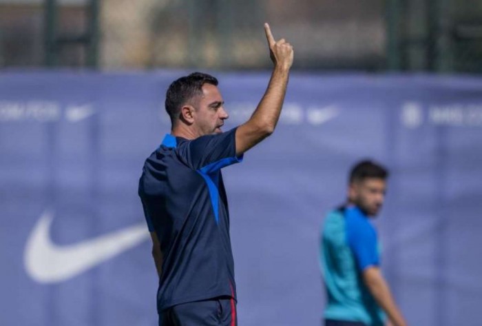 Golpe durísimo: Xavi le comunica que tendrá que dejar de ser jugador del Barça 