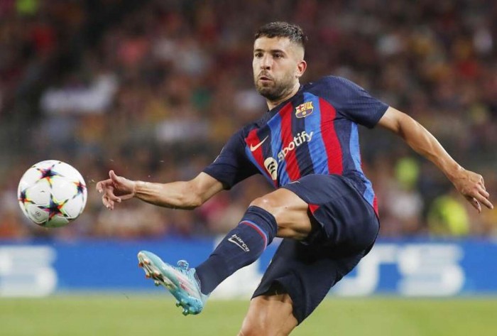 Un jugador del vestuario actual del Barça sube al despacho y firma la sentencia: la puntilla que le faltaba a Jordi Alba