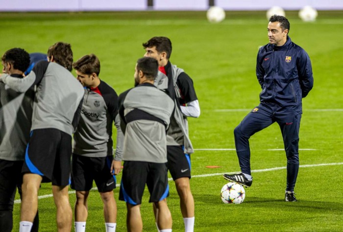 Xavi le diseña a Mateu una nueva lista: fuera del Barça en enero (y hay sorpresas) 