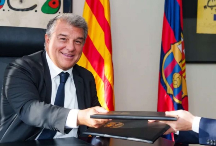 Hay letra pequeña: Laporta sigue firmando acuerdos que pueden dinamitar el Barça 
