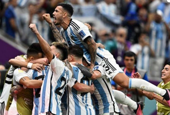 Se abre la puja por un futbolista argentino: 4 equipos interesados y no es Enzo Pérez